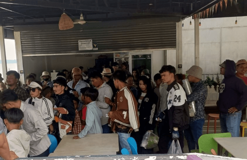 A large crowd of guests waiting in line at the ticketing and check-in counter at Dream Garden.